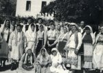 Καρυώτες και Καρυώτισσες με παραδοσιακές&nbsp;φορεσιές.