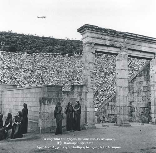 Τα κορίτσια του χορού, Ιούνιος 1955, εν αναμονή.