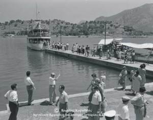 Ιούνιος 1959. Τότε που  τα επιβατικά σκάφη «Νεράιδα» και «Αίγινα» φέρνανε τους «προσκυνητές», τα μέλη της Περιηγητικής Λέσχης.