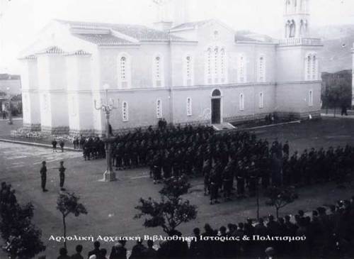 Λόχος Άγγλων στρατιωτών στην Πλατεία Αγίου Πέτρου στο Άργος