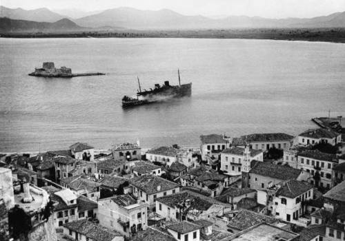 Ulster Prince (+1941). Βρετανικό επιβατηγό πλοίο. Ναυπηγήθηκε το 1930. Βομβαρδίστηκε και από γερμανικά stukas και βυθίστηκε στο Ναύπλιο το 1941.    