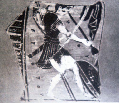 Εικ. 7. Θραύσμα 1 του Επινήτρου της Ελευσίνας. Μουσείο Ελευσίνας, αρ. 465 και παλαιός αρ. 907.