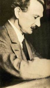 Αλέξανδρος Δελμούζος στο γραφείο του.