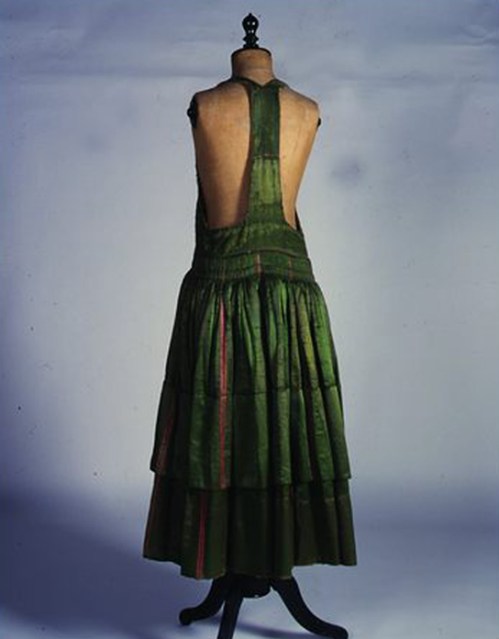 Φόρεμα της ενδυμασίας «σκλέτα» Αστυπάλαια, Δωδεκάνησα. Αρχές 20ού αιώνα  