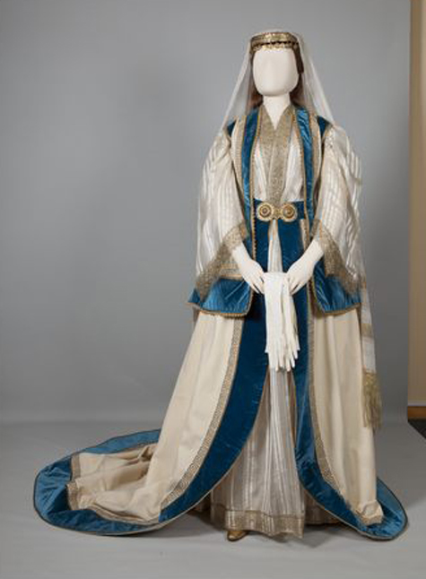 Eνδυμασία κυρίας επί των τιμών της βασίλισσας Όλγας  Αθήνα, Αττική. Μέσα 19ου αιώνα  