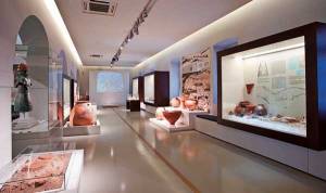 Αρχαιολογικό Μουσείο Ναυπλίου, γενική άποψη της νέας έκθεσης. Επιλογή εικόνας: Αργολική Βιβλιοθήκη. 