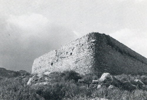 Ο προμαχώνας Αχιλλέας. Η «Opera Doppia Tenaglia» των Βενετών, και «Yürüyüs tabya» των Τούρκων. Αυτή υπέστη την πρώτη επίθεση των Τούρκων το 1715.