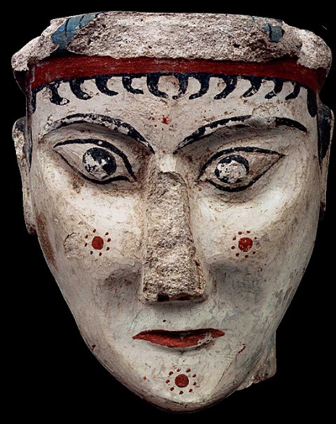 Γυναικεία κεφαλή από ασβεστοκονίαμα. Περιοχή θρησκευτικού κέντρου, 13ος αι. π.Χ.