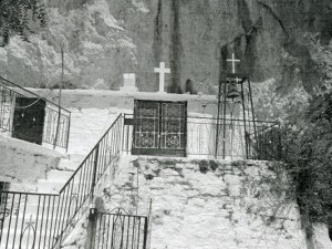 Ι. Μονή Παναγίας Γυμνού (Φαρμακά)