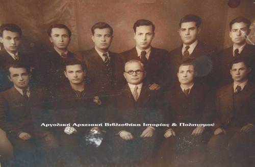 Οι ραφτάδες του Ναυπλίου. Στο κέντρο (με τα γυαλιά) ο Μαρντίκ Μαρντικιάν.