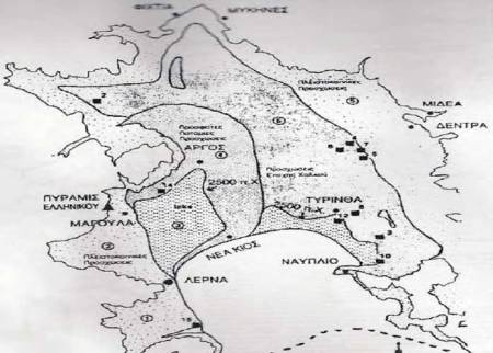 Στην παραπάνω εικόνα αποτυπώνεται η ανασύσταση της περιοχής του Άργους σε διάφορες περιόδους. (Λυριτζής, Ραυτοπούλου, 1998).